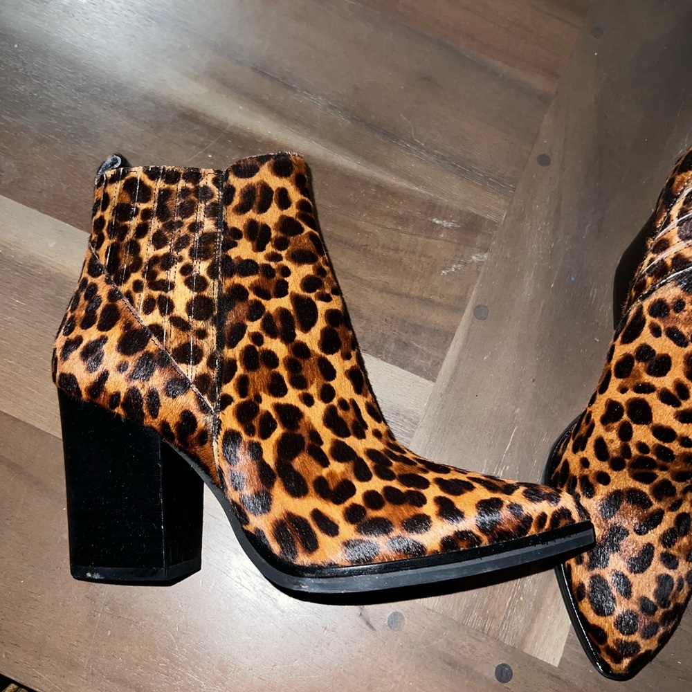 Marc Fischer Booties size 6 never worn